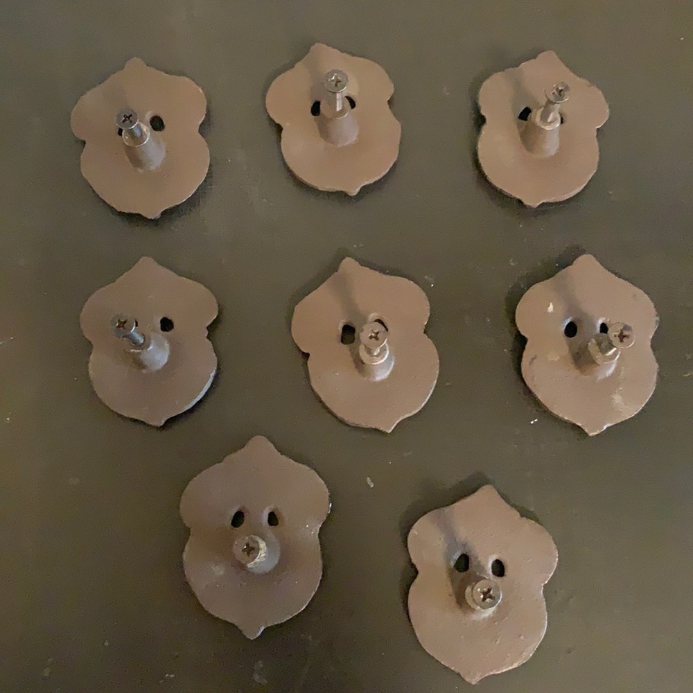 8 Drawer Pulls - Picture 2 of 2